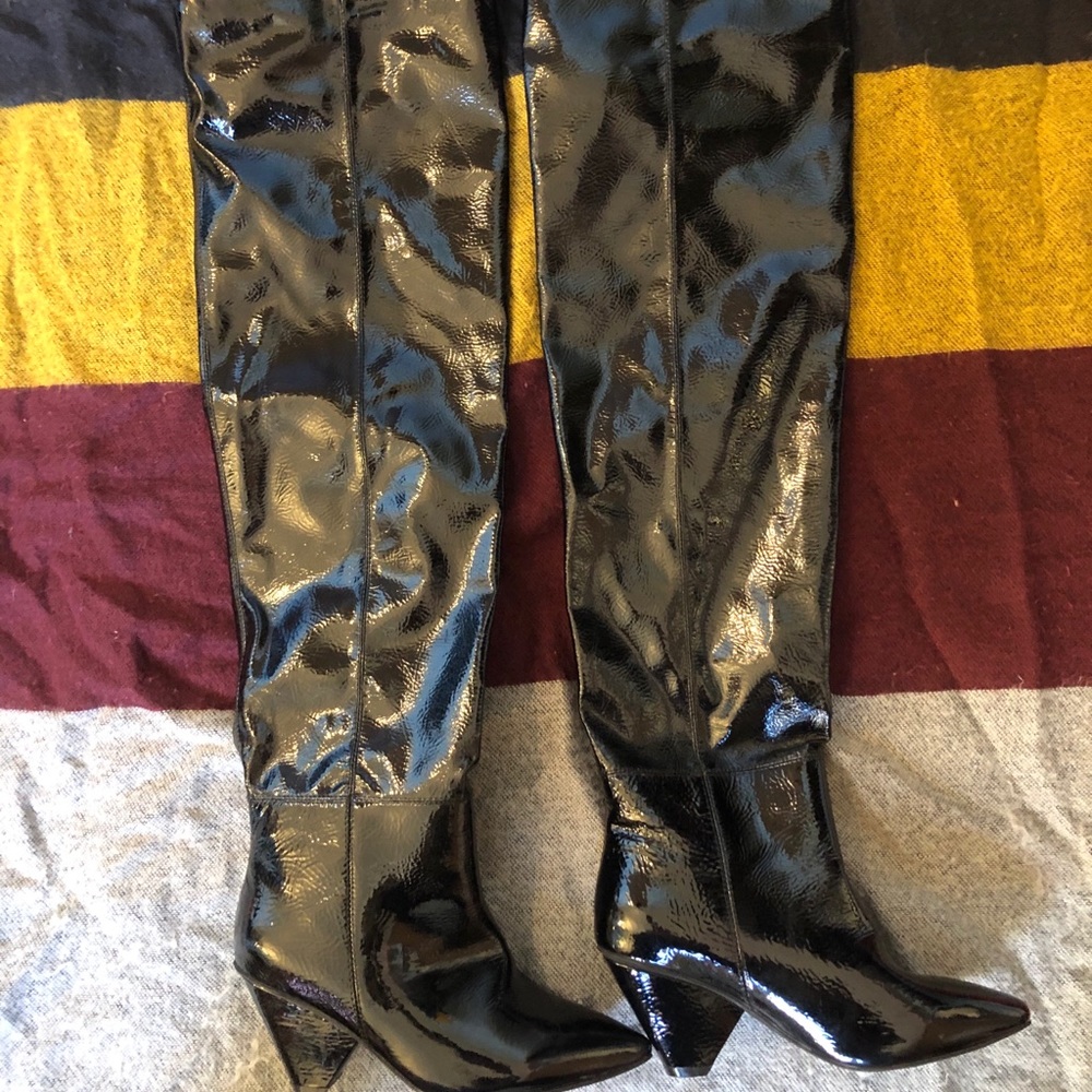 Over the Knee pointed black booties